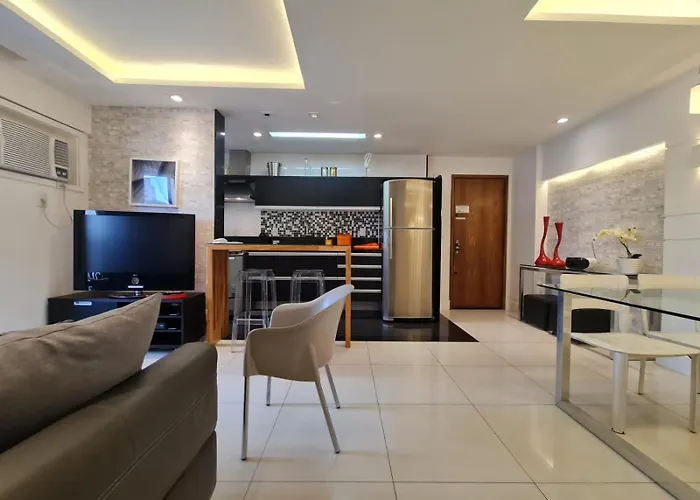 2 Bedrooms 2 Baths Apartment. 3 Blocks From Ipanema Beach. Prime Location. Rio de Janeiro